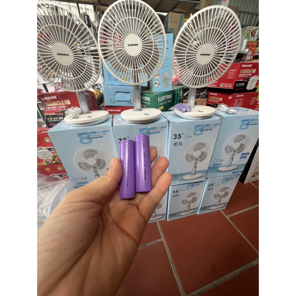 Quạt tích điện sankara loại pin tím đẹp,gió êm ,tích lên đến 14 tiếng