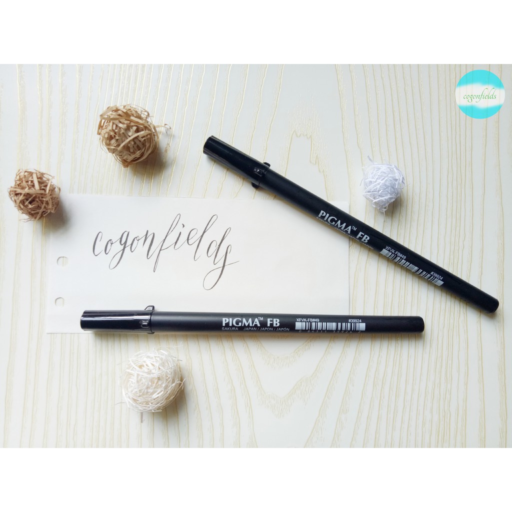 Bút brush lettering, calligraphy mực đen ngòi brush nhỏ Sakura Pigma Professional FB