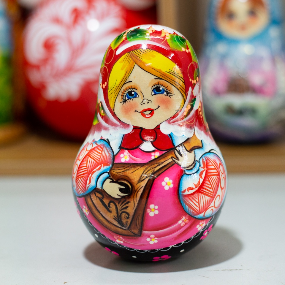 (CỰC ĐẸP VÀ DỄ THƯƠNG) LẬT ĐẬT NGA &quot;CÔ GÁI CHƠI ĐÀN BALALAIKA&quot; 16CM QUÀ LƯU NIỆM NGA CỰC ĐẸP VÀ ĐỘC ĐÁO GIÁ TỐT NHẤT