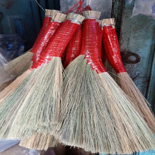 chổi quét bàn thờ