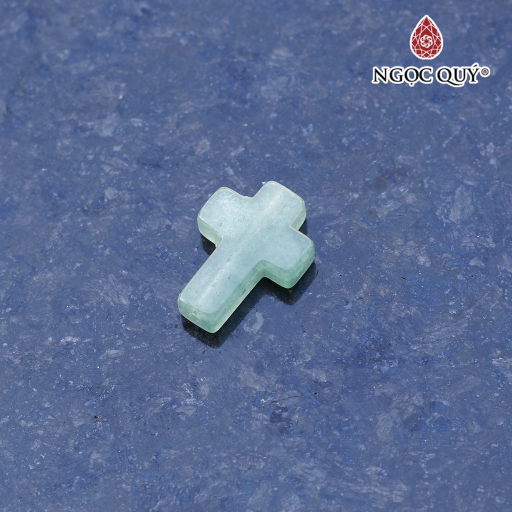 Mặt dây chuyền thánh giá xỏ ngang TA dâu xanh - Ngọc Qúy