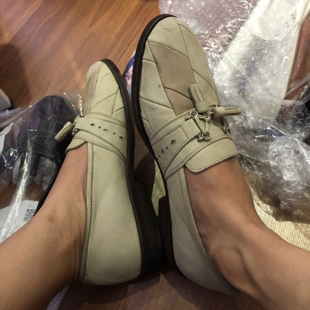 Bán đôi giày lười ý chuông mẫu độc lạ size 41 mới 98%