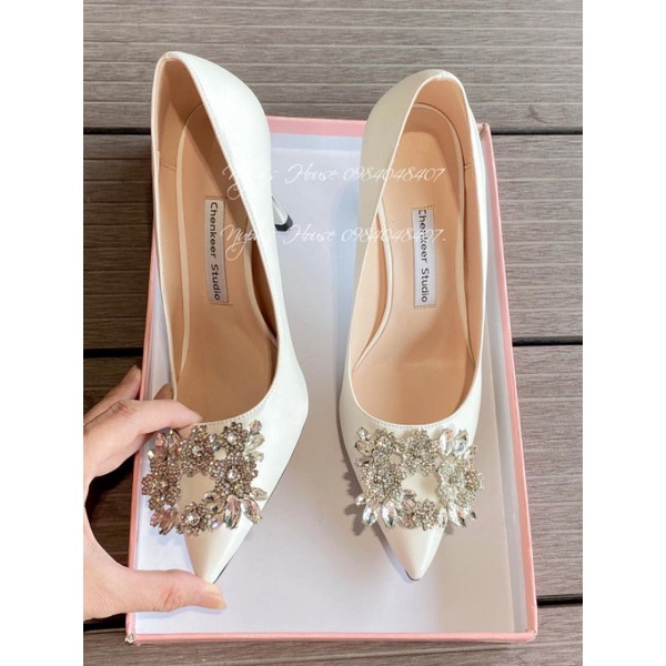 Giày cao gót đá vuông