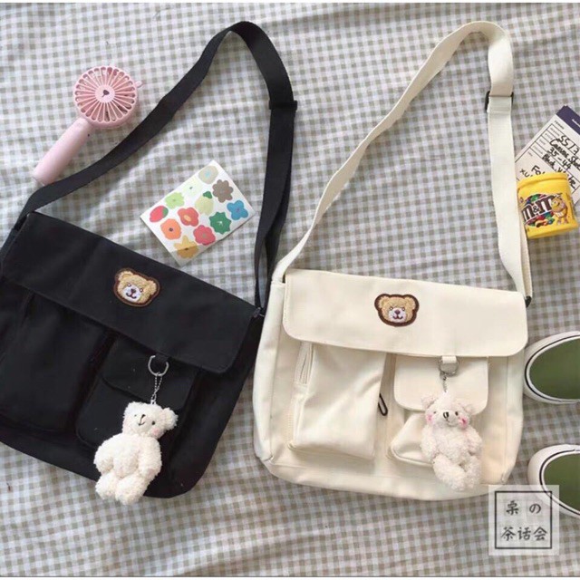 🔥 Túi Vải Canvas Đeo Chéo Ulzzang 🔥 Có Nhiều Ngăn Đựng Đồ Đi Học Đi Chơi Thêu Hình Gấu ( không kèm móc gấu)