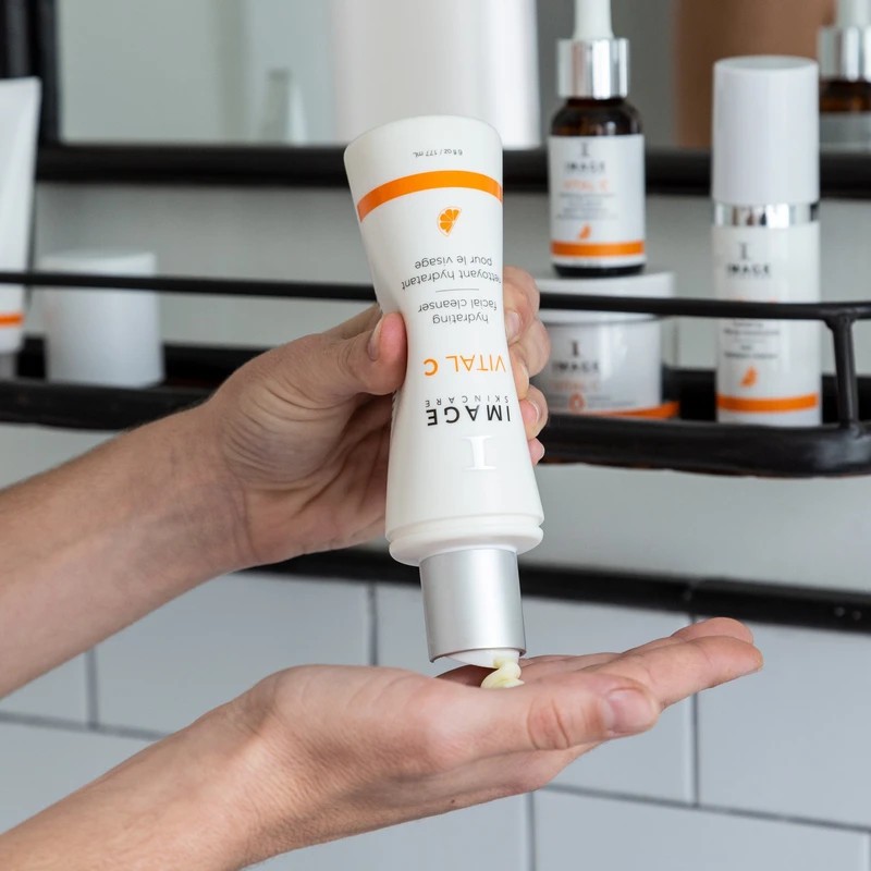 Sữa rửa mặt dưỡng ẩm và phục hồi da Image Skincare Vital C Hydrating Facial Cleanser 177ml