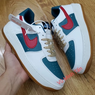 Giày thể thao đế bằng trắng xọc xanh viền đỏ