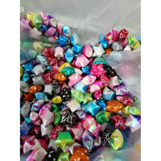 combo 1000 ngôi sao giấy xà cừ. hàng luôn có sẵn. hàng đẹp xếp kỹ. đủ màu. Giá 350k/1000 ngôi sao giấy. thích hợp dùng l