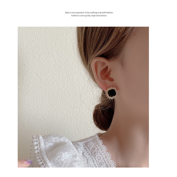 Bông Tai Đính Đá Hình Vuông Màu Đen Phong Cách Cổ Điển Thời Trang Cho Nữ