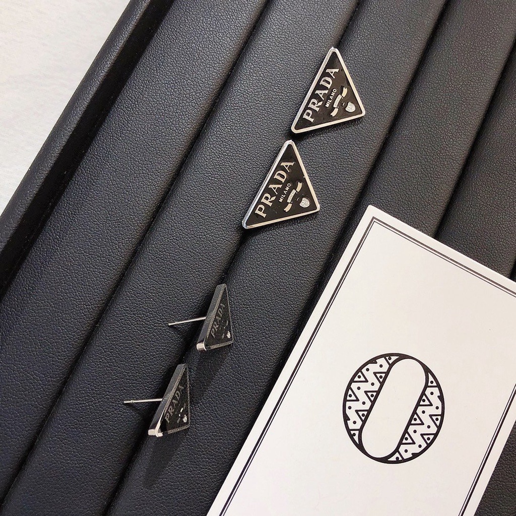 Khuyên Tai Tròn Bằng Thép Titan In Logo Prada Thời Trang Cho Nữ