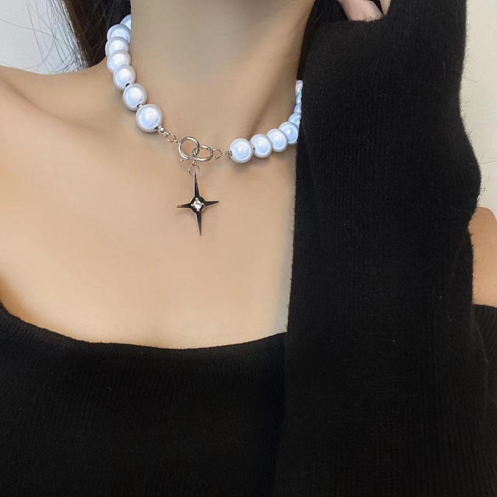 Vòng cổ Đính Hạt Ngọc Trai Giả Hình Chữ Thập Phản Quang Đơn Giản