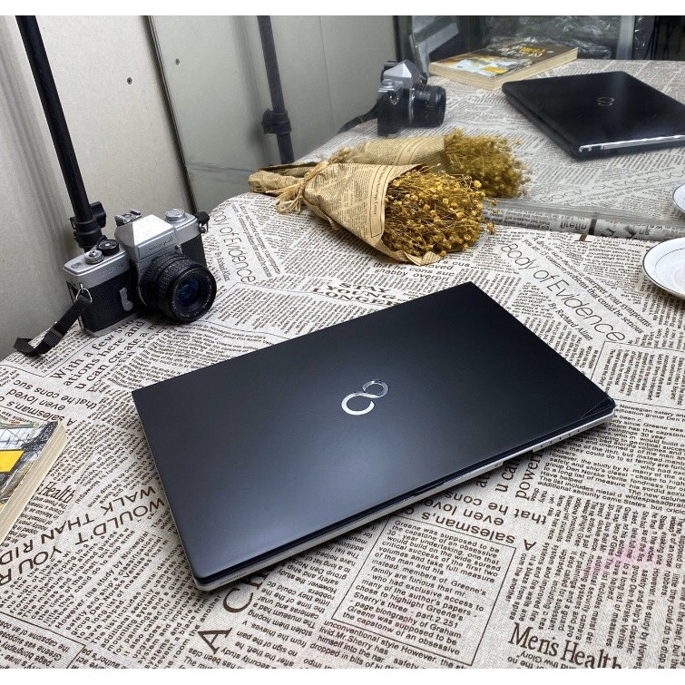 Laptop Nhật Bản Fujitsu S935 Core i5-5200U, 4gb ram, 128gb SSD, 13.3inch Full HD vỏ nhôm sang trọng bền bỉ