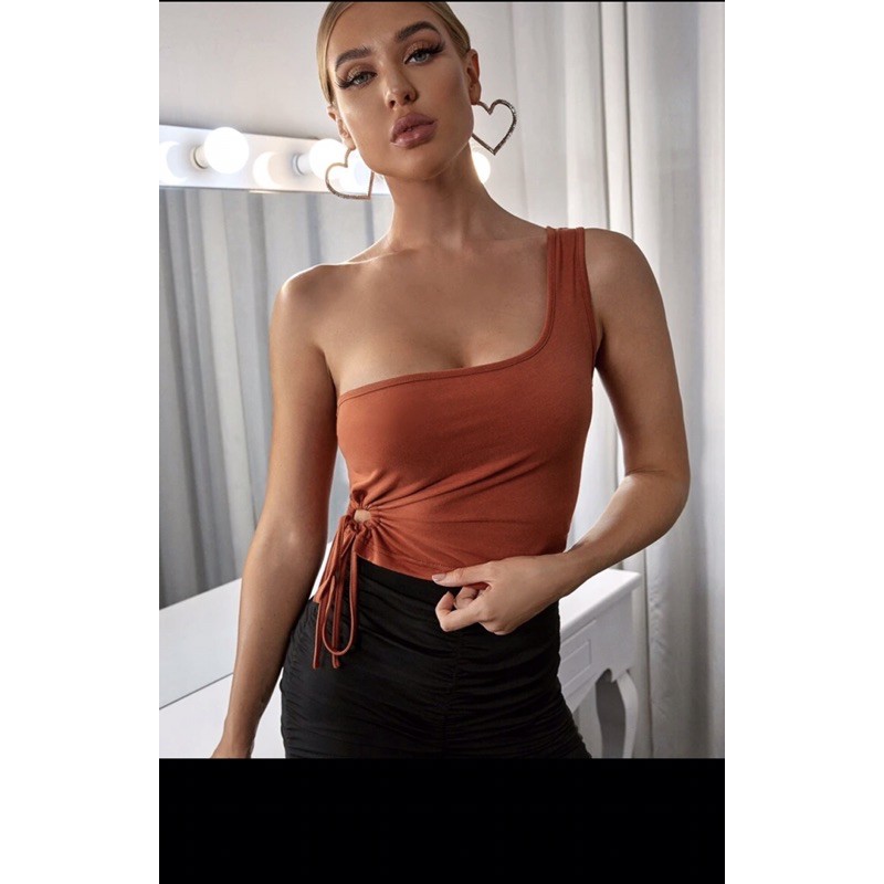 Áo croptop lệch vai