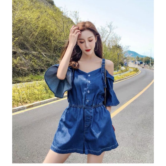 jumtsuit quần short, trễ vai 2 dây có tông đơ chỉnh độ dài, ống tay loe phối bèo, eo thun , 2 túi Lh0917399527