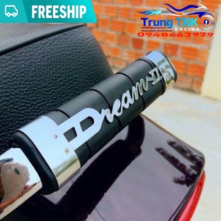 Chữ Dream II inox gắn cao su cảng sau.