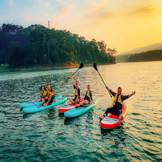 [EVoucher Vietravel] Đà Lạt: Chèo Thuyền Sup Hồ Tuyền Lâm 1/2 ngày (Sáng hoặc chiều)