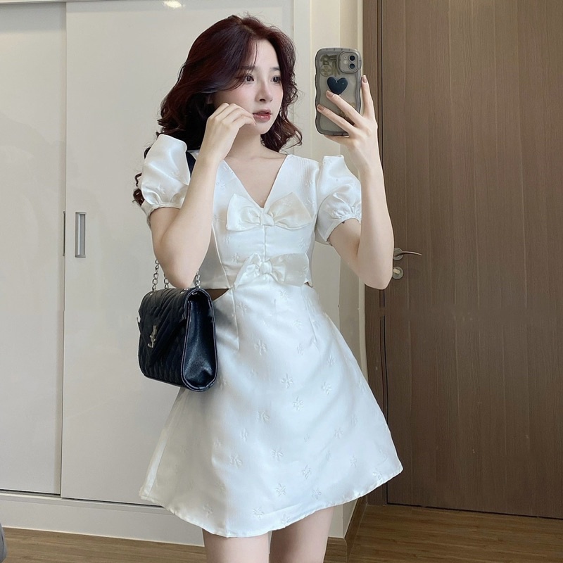 Váy gấm khoét eo