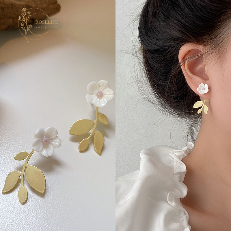Khuyên tai kim loại hình hoa chi trà theo phong cách Hàn Quốc xinh xắn