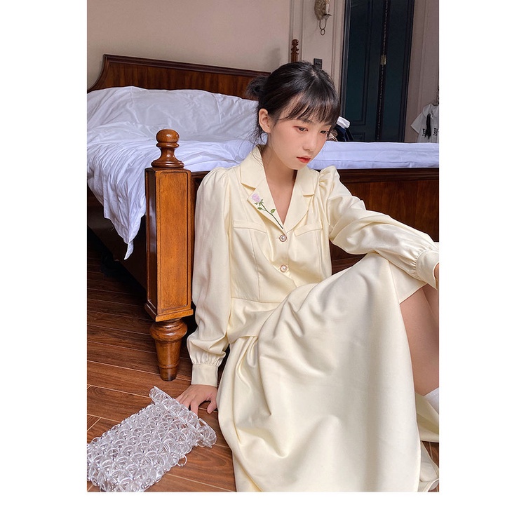 Bộ đầm hai mảnh kiểu vest cài nút dáng ôm thời trang xuân thu phong cách Pháp retro thêu họa tiết hoa hồng dành cho nữ | BigBuy360 - bigbuy360.vn