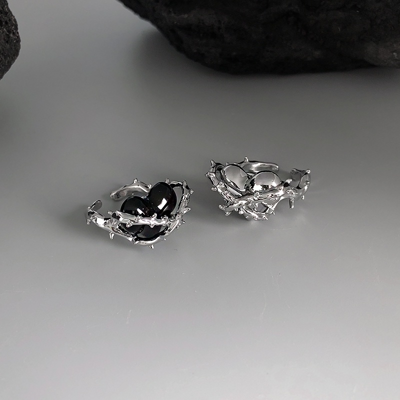 Nhẫn hở hình kẽm gai trái tim màu đen phong cách hip hop đơn giản 19A1282