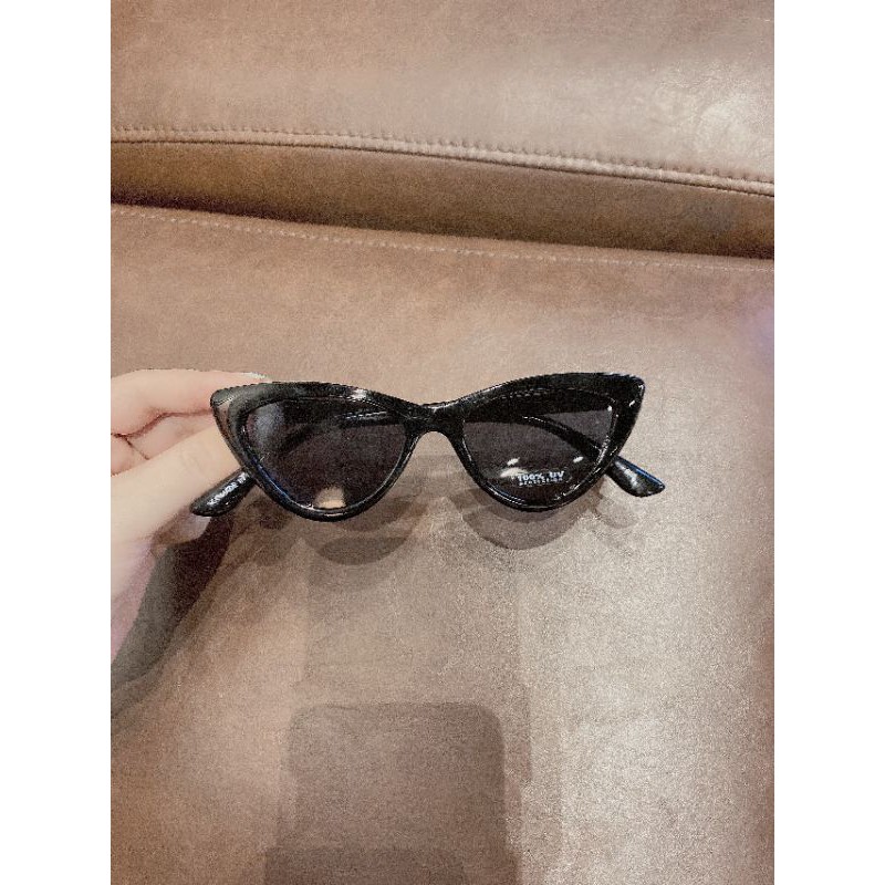 Kính Rue 21 lỗi thanh lý còn 120k chuẩn auth, có mail mua hàng chính hãng