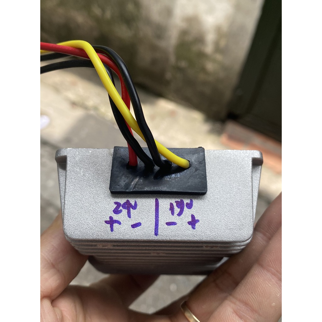 Bộ chuyển đổi điện DC 24V xuống điện DC 19V