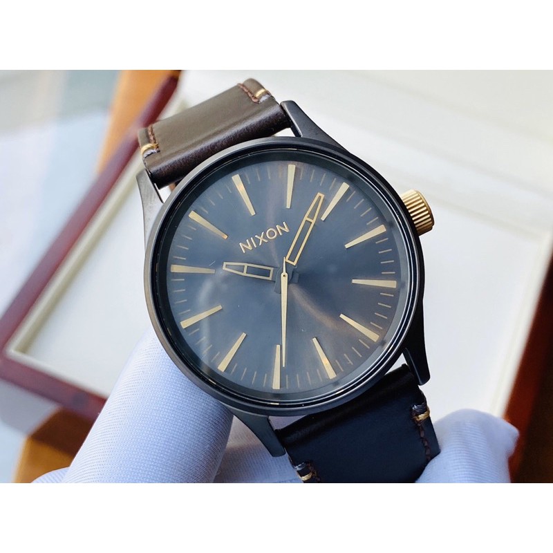 Đồng hồ kim nam dây da Nixon Time teller tone đen huyền bí