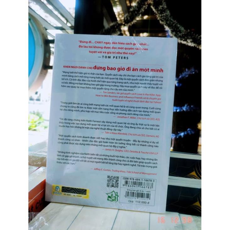 Sách - Đừng bao giờ đi ăn một mình - NXB Trẻ