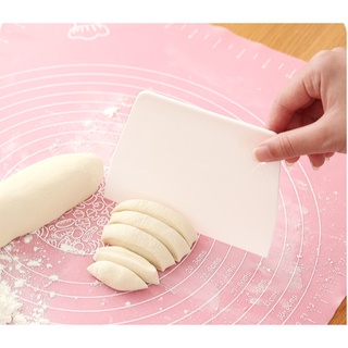 Miếng cắt bột nhựa 12cm (màu ngẫu nhiên)