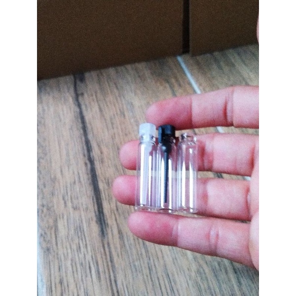 Lẻ 5 chai mini 1ml thủy tinh khách hàng về chiết nước hoa tiện dụng mang theo mình