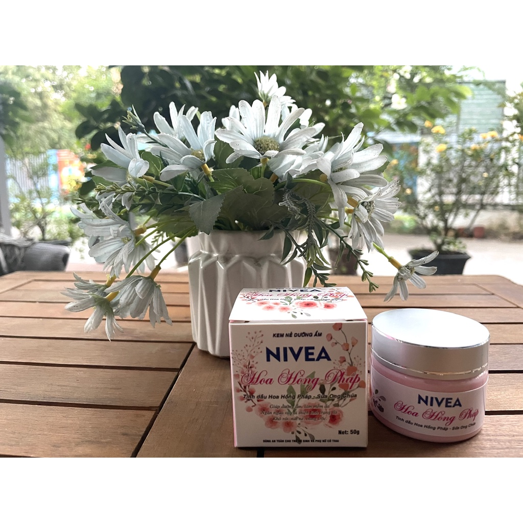 Kem dưỡng ẩm nivea hoa hồng ( mùi thơm nhẹ , rất mềm da)
