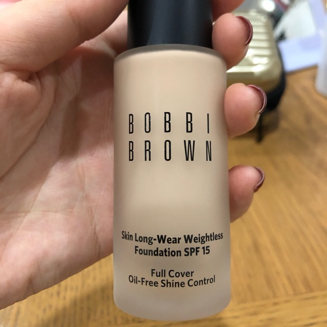 Kem nền Bobbi Brown Skin Long-Wear Weightless Foundation