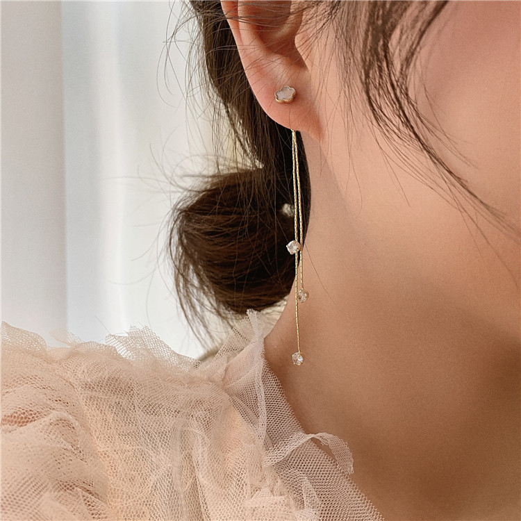 Hoa Tai Dáng Dài Hình Hoa Phối Tua Rua Phong Cách Hàn Quốc