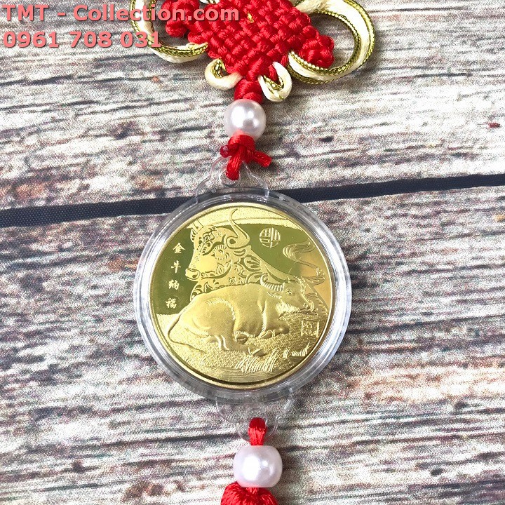 Dây treo may mắn Xu con Trâu Mạ Vàng; mang ý nghĩa thuận buồm xuôi gió; Đường kính của xu là 4cm- SP002389