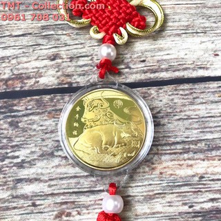 Dây treo may mắn Xu con Trâu Mạ Vàng; mang ý nghĩa thuận buồm xuôi gió; Đường kính của xu là 4cm- SP002389