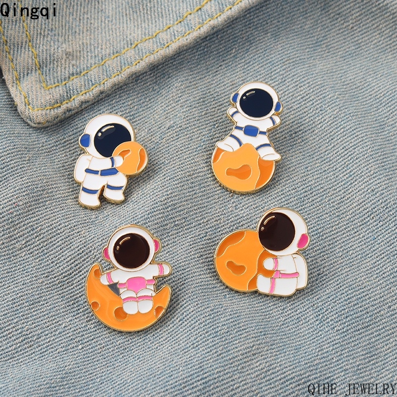 Ghim cài áo Miss Zoe hình phi hành gia dễ thương