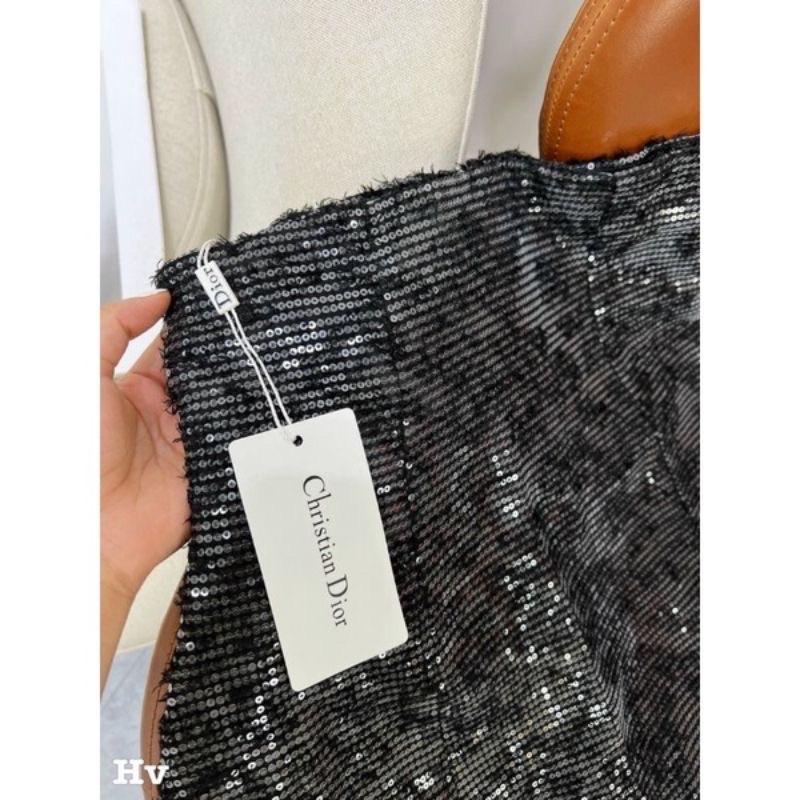 CHÂN VÁY NHŨ ĐEN BLING HÀNG QCL1 CHUẨN TAG MÁC MS33173