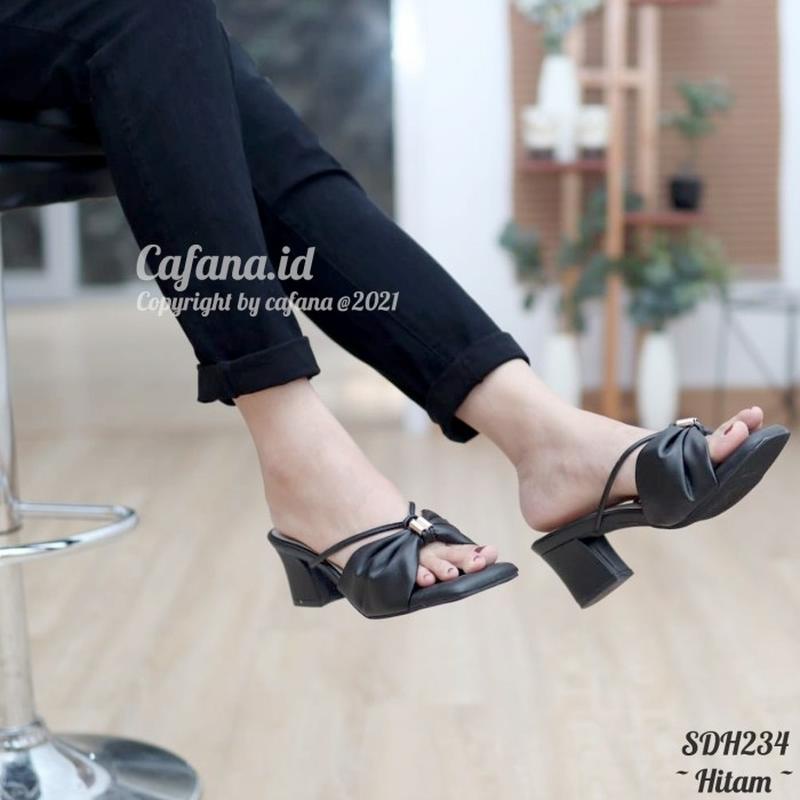 Giày Sandal Thời Trang Xinh Xắn Dành Cho Nữ # Giày Cao Gót Nữ Màu Đen Fabella Cao Cấp Sdh234-37
