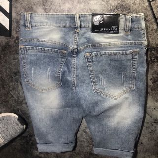 Quần short jean rách