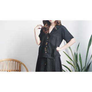 Tiệm Tana - Áo somi linen thêu tay đen