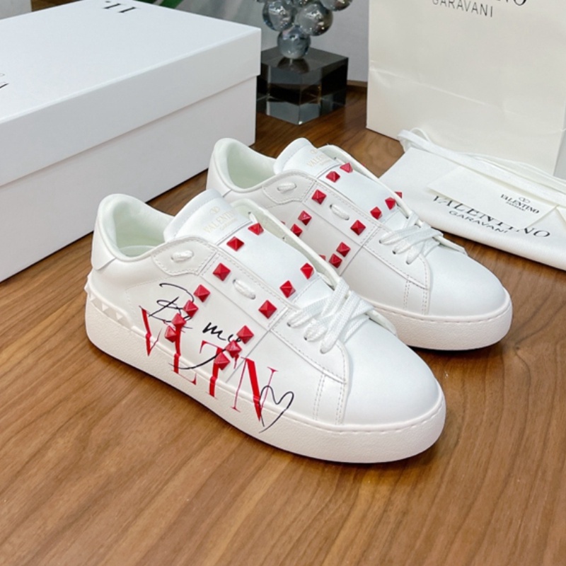 Valentino Giày Thể Thao Da Bò Đế Mềm Đính Đinh Tán Phong Cách Hàn Quốc Cho Cặp Đôi