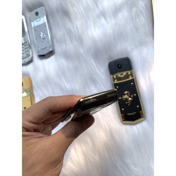 Điện thoại A8 đen vàng