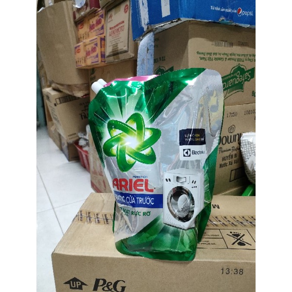 Nước giặt Ariel cửa trước tươi mát rực rỡ 2,4Kg / Ariel bung tỏa đam mê 2.15kg.