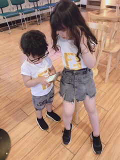 Set chị em