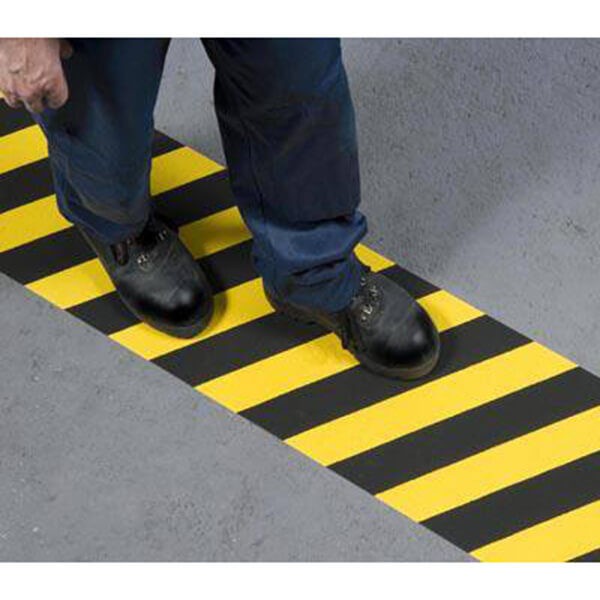 Băng keo dán nền sọc đen vàng 3M 766