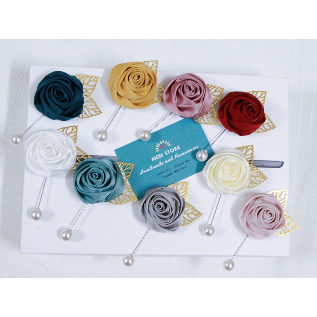 Hoa cài áo handmade hoa hồng cuộn mix 2 lá kim loại