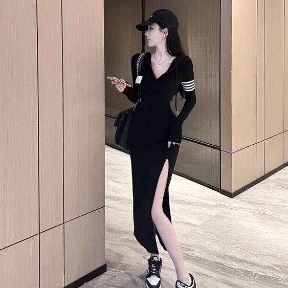 Đầm Thun Dài Vừa Vặn Tay Dài Có Nón In Họa Tiết Sọc Ngang Màu Đen Thời Trang Mùa Thu Phong Cách Hàn Quốc Mới