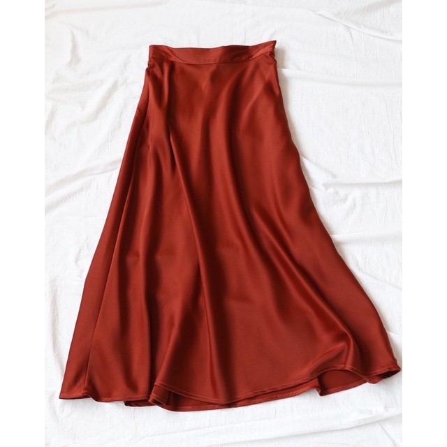 Chân váy lụa midi