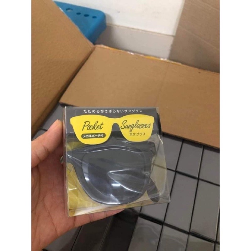 Kính gập cản UV pick store Nhật
