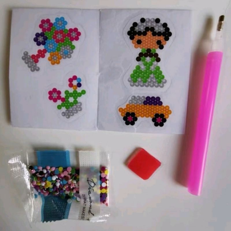 1 hộp tranh đính đá mini