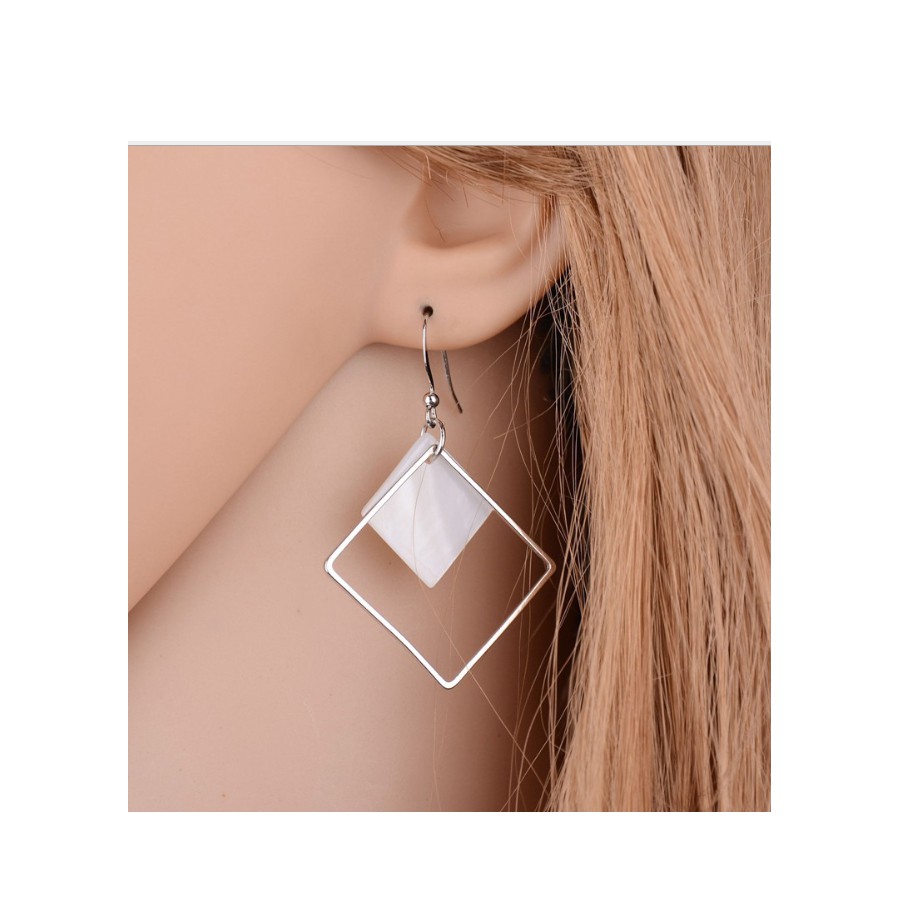 Bông tai hình vuông phối vỏ ốc dễ thương BT113